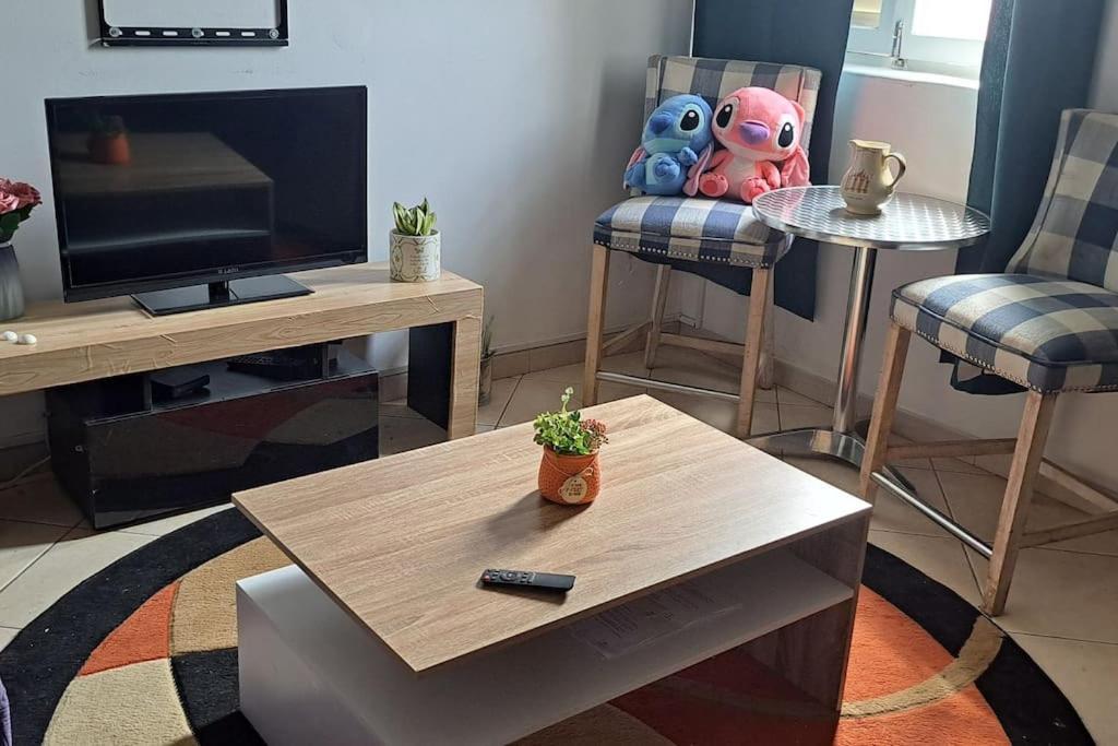 Mendes Family Homestay - B&B In The Heart Of Прая Екстериор снимка
