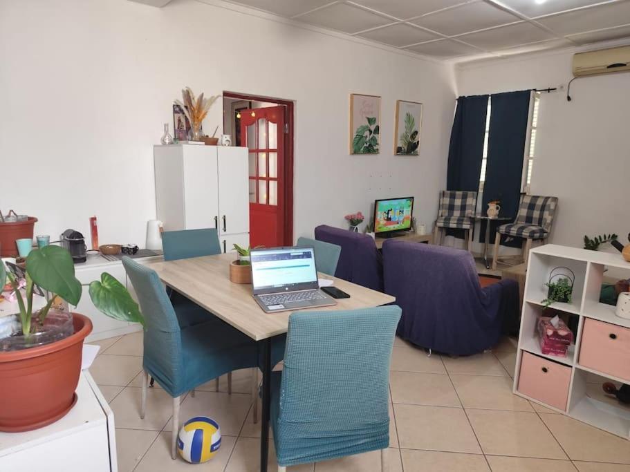 Mendes Family Homestay - B&B In The Heart Of Прая Екстериор снимка