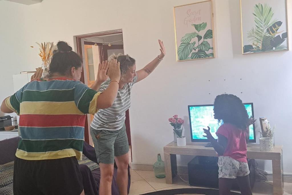 Mendes Family Homestay - B&B In The Heart Of Прая Екстериор снимка